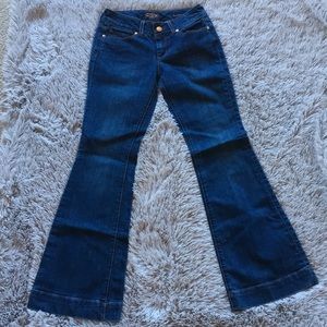 Seven7 jeans. Sexy flare. Size 28.